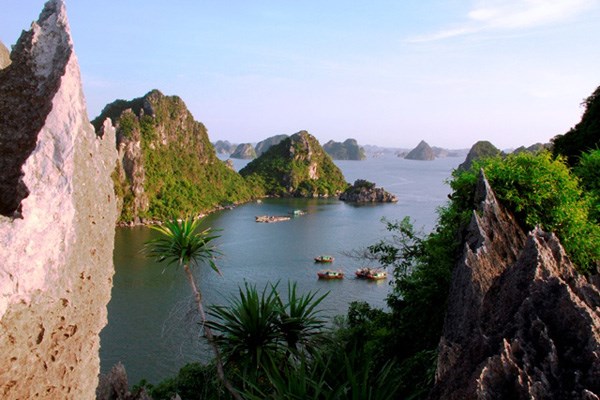 Bai Tu Long Bay and Vung Vieng Fishing Village